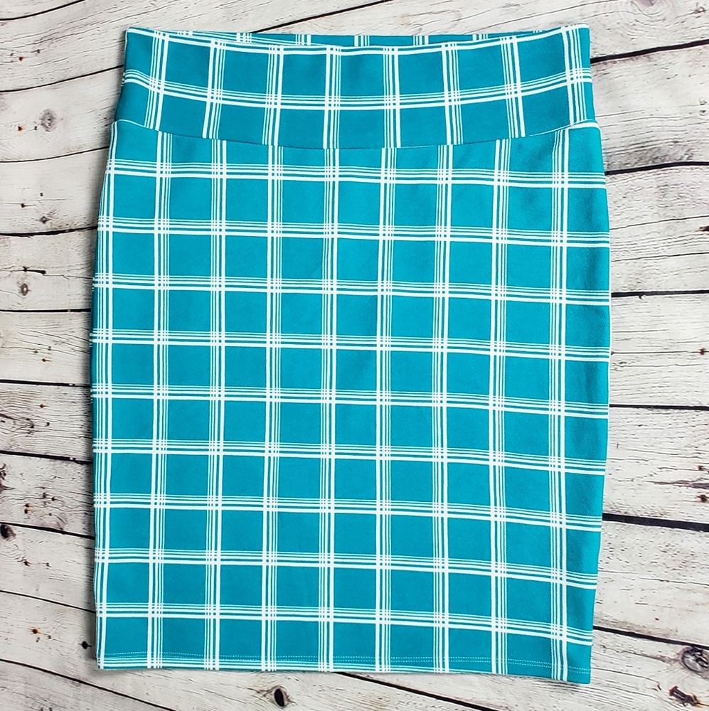 LuLaRoe - Green & White Cassie Mini Skirt 💘